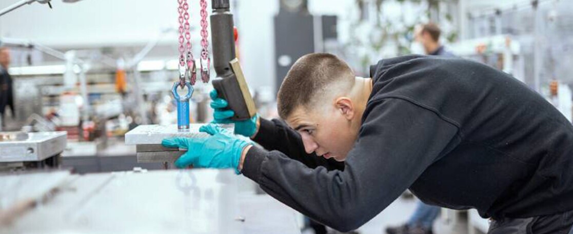 Ausbildung zum Werkzeugmechaniker * - Beginn 01.09.2027, 1. Bild
